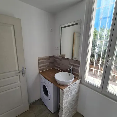 Appartement 60M2 Rdc Avec Jardin Saint-Genis-des-Fontaines Exterior photo